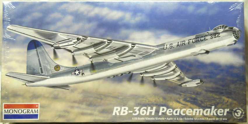 Monogram 1/72 Convair RB-36H or B-36H Peacemaker - 28th Strategic Reconnaissance Wing Ellsworth AFB S. Dakota (RB-36H) - 7th Bomb Wing Carswell AFB Texas (B-36H), 85-5712 plastic model kit